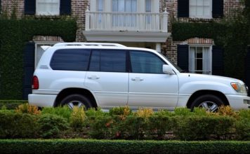 Dreams About White Car – Interpretation and Meaning